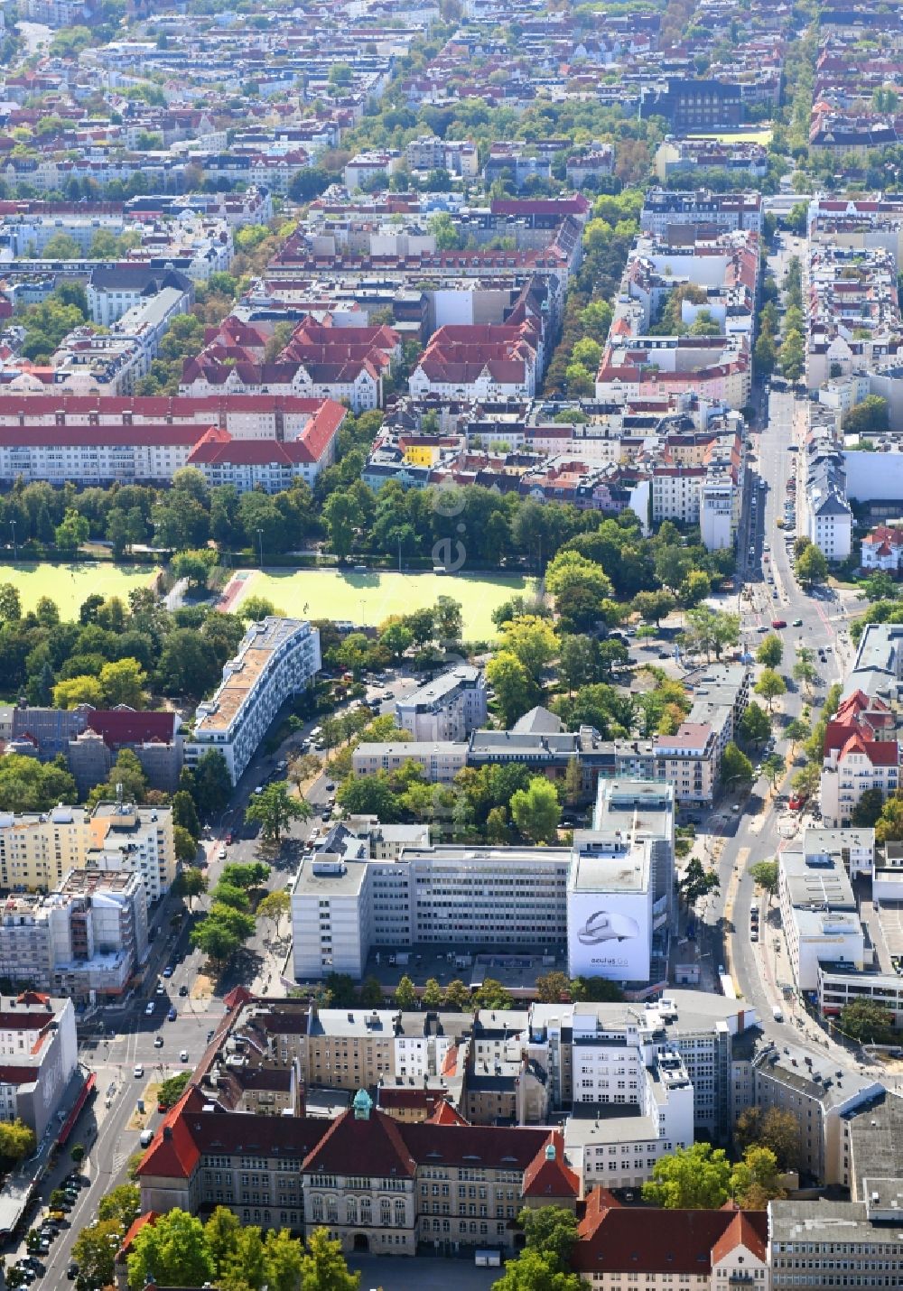 Luftaufnahme Berlin - Umbau eines Büro- und Geschäftshauses an der Blissestraße im Ortsteil Wilmersdorf in Berlin, Deutschland