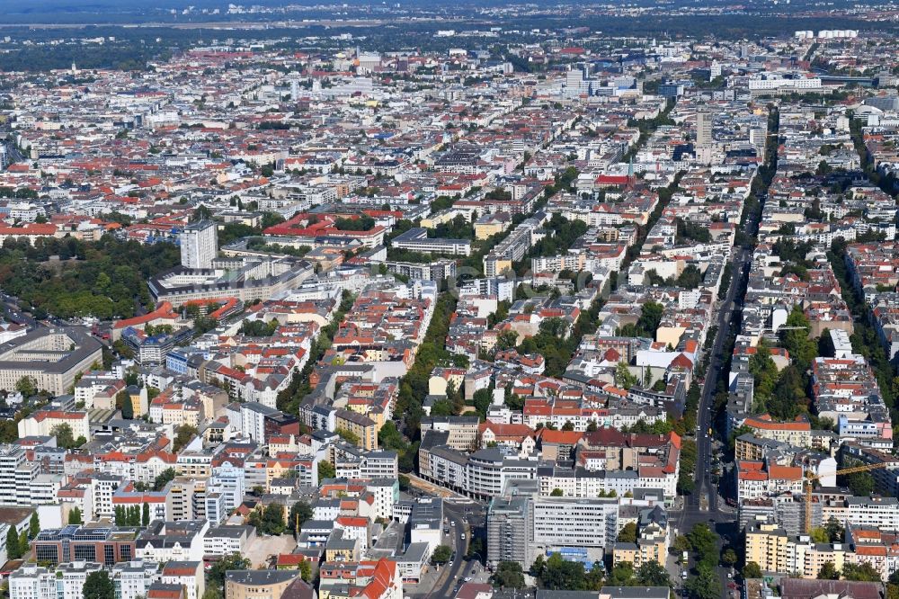 Luftaufnahme Berlin - Umbau eines Büro- und Geschäftshauses an der Blissestraße im Ortsteil Wilmersdorf in Berlin, Deutschland