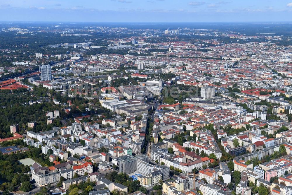 Berlin aus der Vogelperspektive: Umbau eines Büro- und Geschäftshauses an der Blissestraße im Ortsteil Wilmersdorf in Berlin, Deutschland