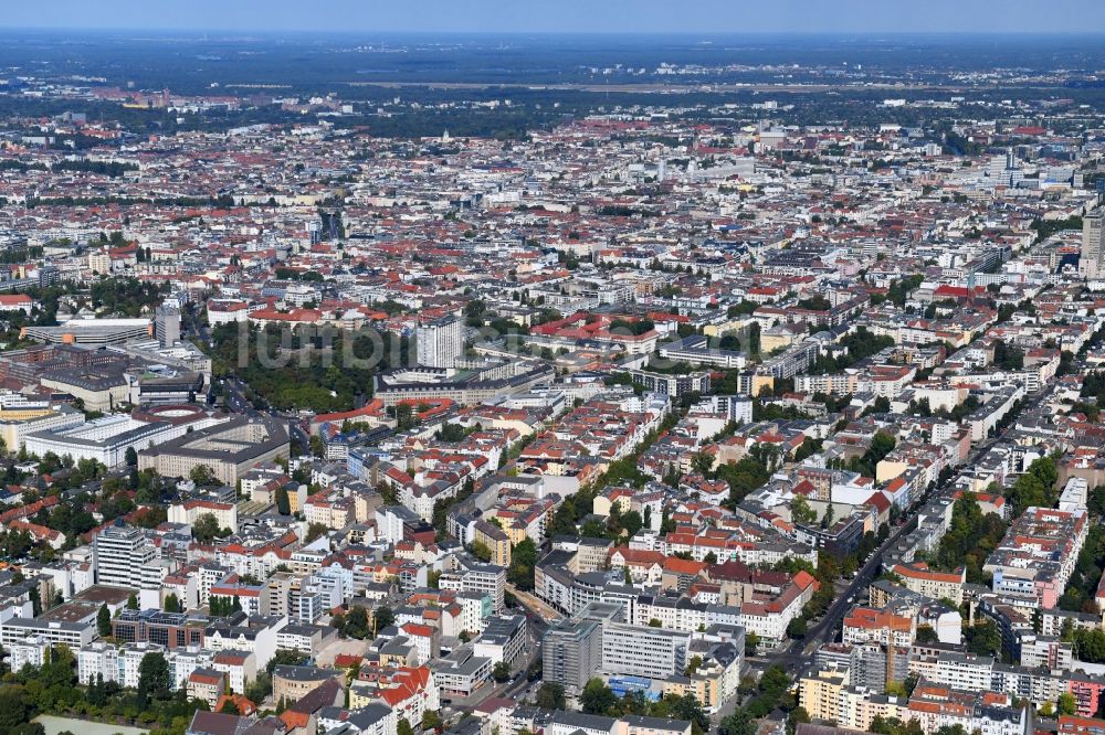 Luftbild Berlin - Umbau eines Büro- und Geschäftshauses an der Blissestraße im Ortsteil Wilmersdorf in Berlin, Deutschland