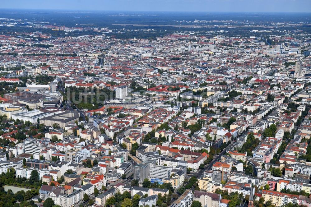 Luftaufnahme Berlin - Umbau eines Büro- und Geschäftshauses an der Blissestraße im Ortsteil Wilmersdorf in Berlin, Deutschland