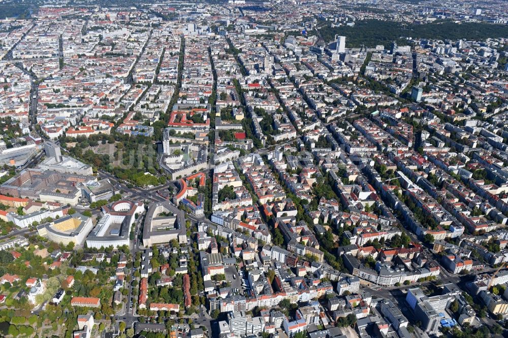 Berlin von oben - Umbau eines Büro- und Geschäftshauses an der Blissestraße im Ortsteil Wilmersdorf in Berlin, Deutschland