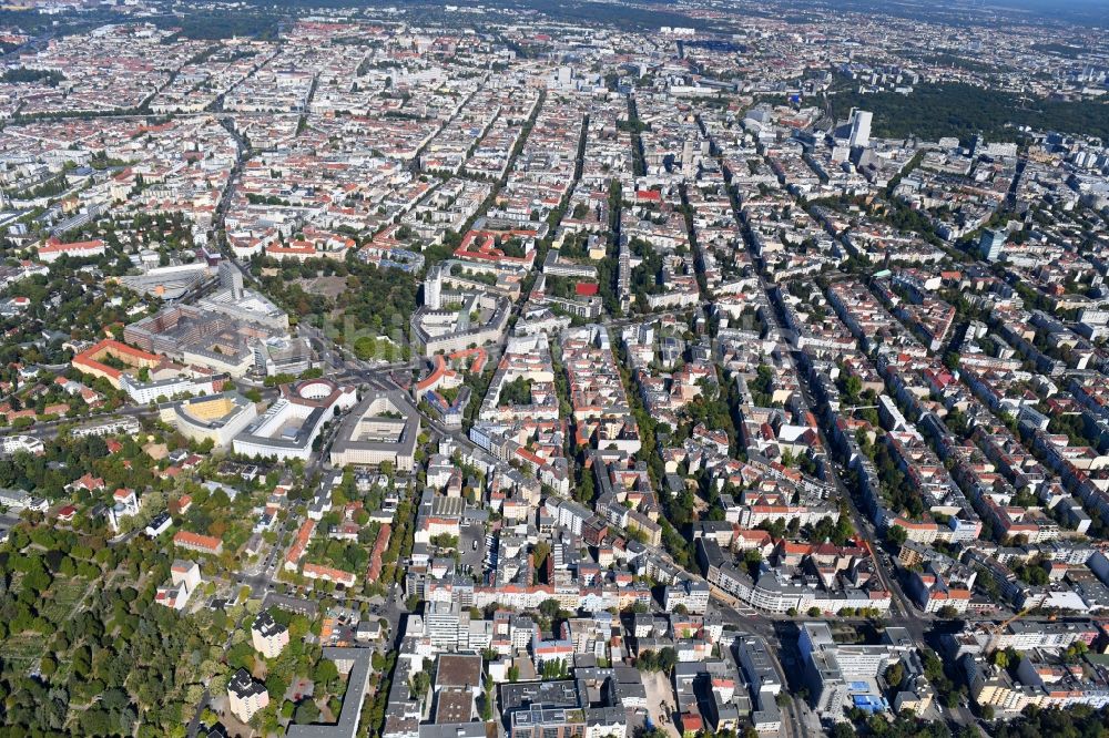 Berlin aus der Vogelperspektive: Umbau eines Büro- und Geschäftshauses an der Blissestraße im Ortsteil Wilmersdorf in Berlin, Deutschland