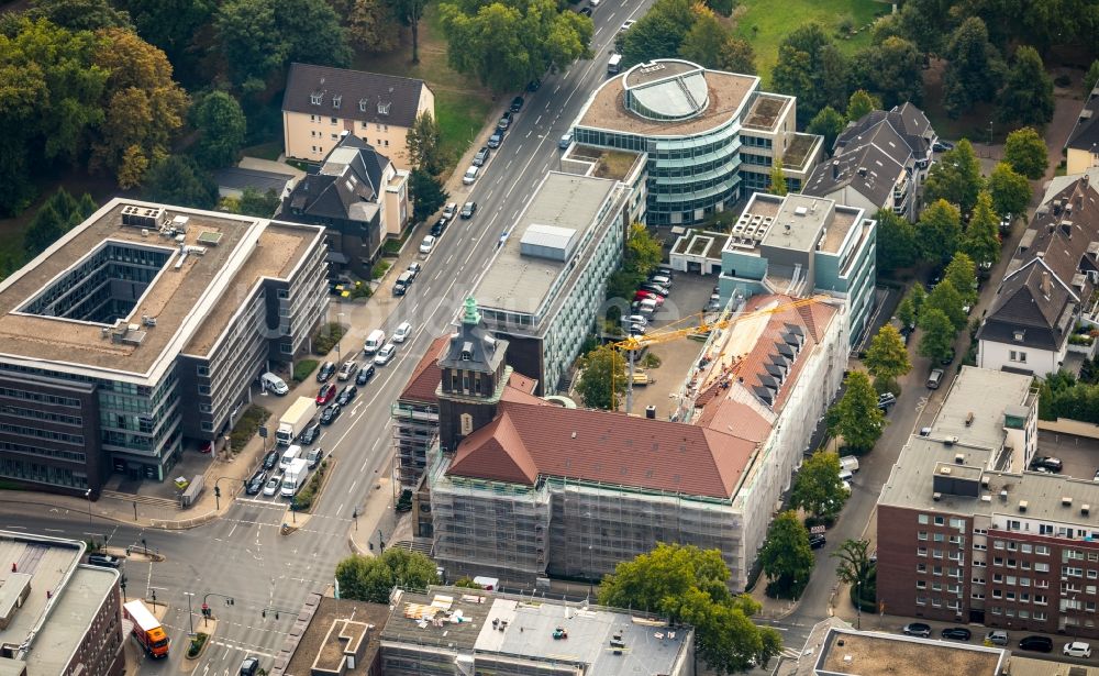 Essen von oben - Umbau eines Büro- und Geschäftshauses der EMSCHERGENOSSENSCHAFT und LIPPEVERBAND in Essen im Bundesland Nordrhein-Westfalen, Deutschland