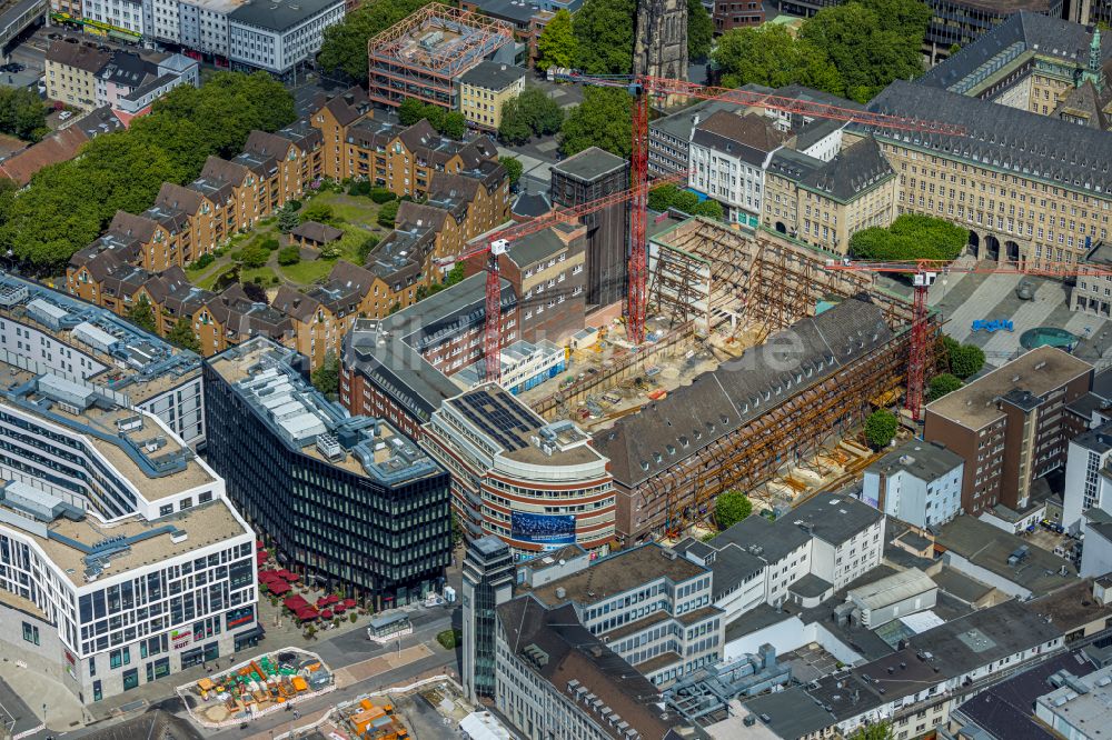 Bochum aus der Vogelperspektive: Umbau eines Büro- und Geschäftshauses Haus des Wissens (HdW) in Bochum im Bundesland Nordrhein-Westfalen, Deutschland