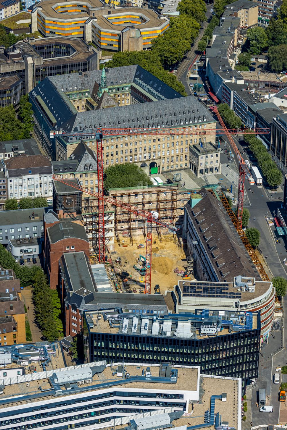 Bochum aus der Vogelperspektive: Umbau eines Büro- und Geschäftshauses Haus des Wissens (HdW) in Bochum im Bundesland Nordrhein-Westfalen, Deutschland