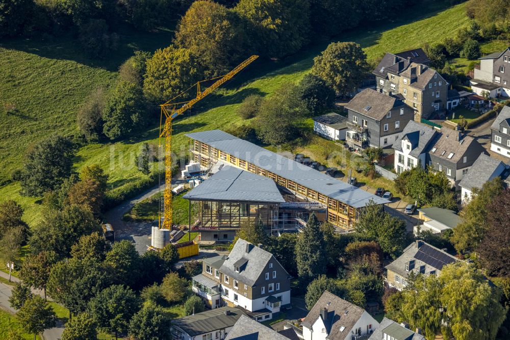 Luftbild Schmallenberg - Umbau eines Büro- und Geschäftshauses Holz- und Touristikzentrum in Schmallenberg im Bundesland Nordrhein-Westfalen, Deutschland