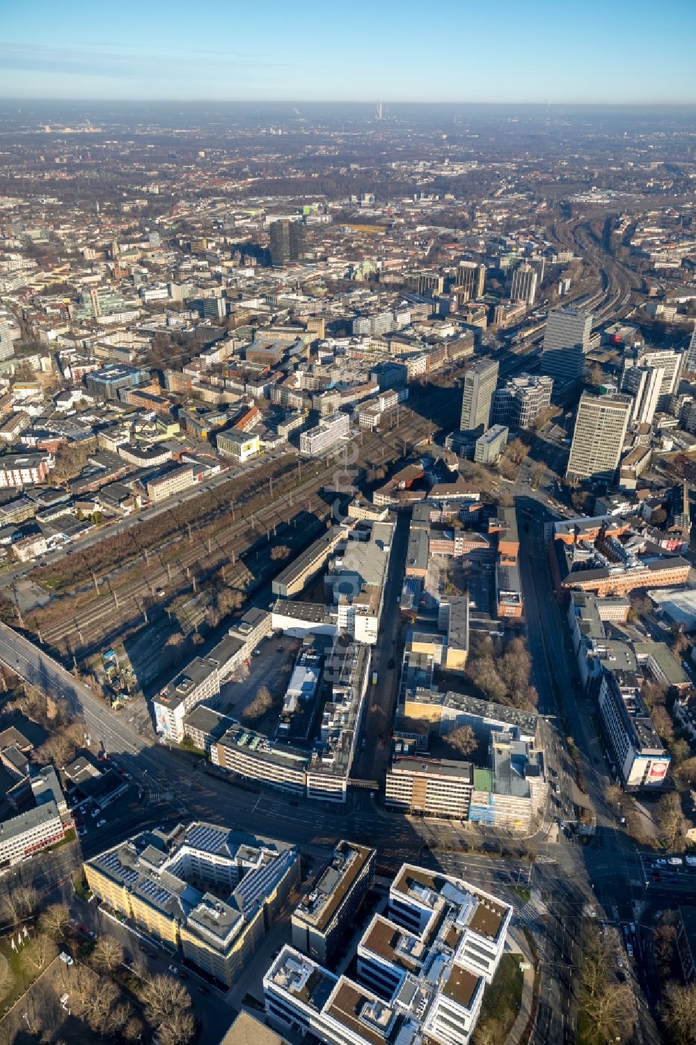 Essen aus der Vogelperspektive: Umbau des Büro- und Geschäftshauses Osram-Haus zu einem Boardinghouse im Ortsteil Südviertel in Essen im Bundesland Nordrhein-Westfalen, Deutschland