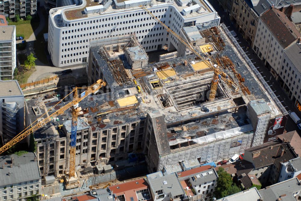 Berlin aus der Vogelperspektive: Umbau des Büro- und Geschäftshauses an der Rosenthaler Strasse / Gipsstrasse in Berlin-Mitte