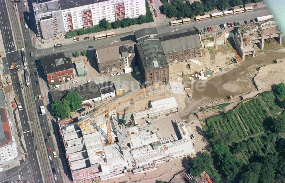 Berlin-Friedrichshain von oben - Umbau der ehem. Schultheißbrauerei an der Landsberger Allee / gegenüber des SEZ Berlin