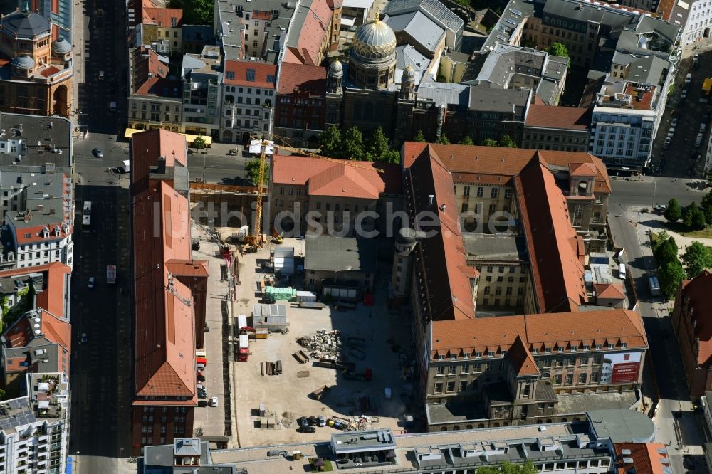 Berlin aus der Vogelperspektive: Umbau des ehemaligen Haupttelegrafenamt zum neuen Büro- und Geschäftsgebäude FORUM an der MUSEUMSINSEL im Ortsteil Mitte in Berlin, Deutschland