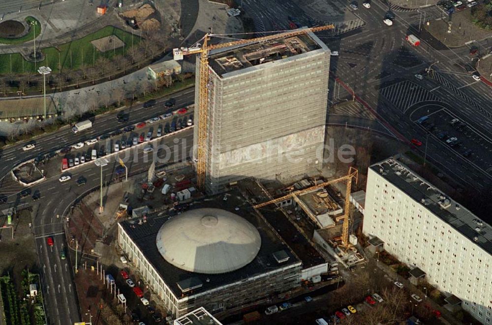 Luftaufnahme Berlin - Umbau am ehemaligen Haus des Lehrers am Alexanderplatz im Bild auch Kongresshalle