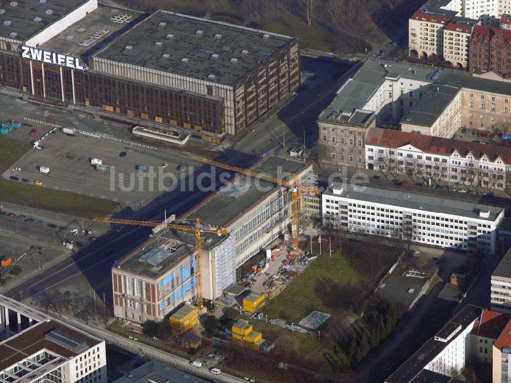 Luftbild Berlin - 07.02.20005 Umbau des ehemaligen Staatsrates der DDR zur Europa- Universität.