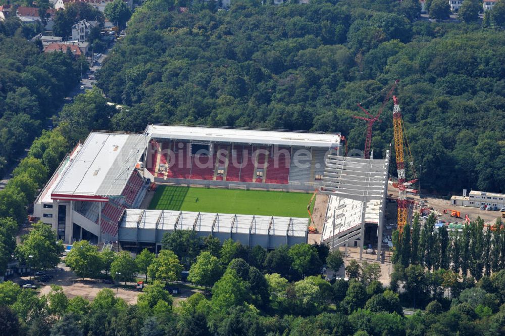 Offenbach von oben - Umbau- und Erweiterungsarbeiten am Stadion Bieberer Berg / Sparda-Bank-Hessen-Stadion in Offenbach