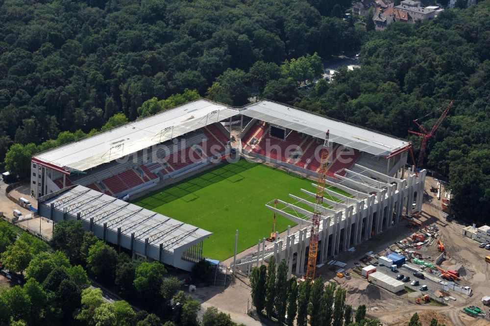 Offenbach von oben - Umbau- und Erweiterungsarbeiten am Stadion Bieberer Berg / Sparda-Bank-Hessen-Stadion in Offenbach