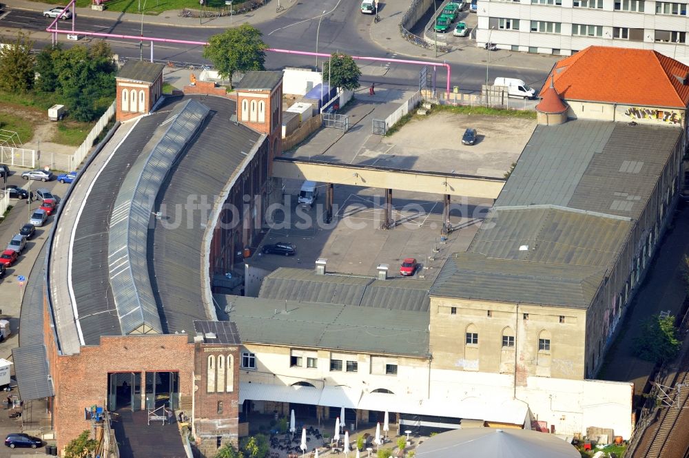 Berlin aus der Vogelperspektive: Umbau des Gebäudekomplexes Postbahnhof in Berlin - Friedrichshain