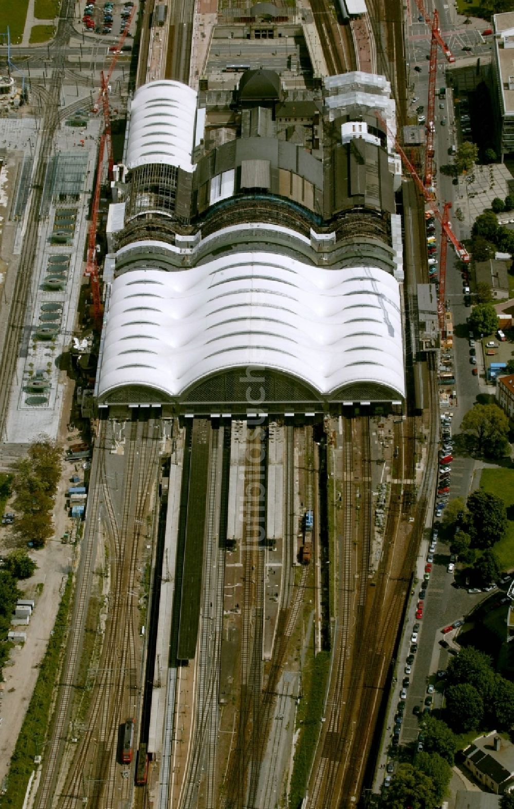 Dresden aus der Vogelperspektive: Umbau des Hauptbahnhof Dresden der Deutschen Bahn in Dresden im Bundesland Sachsen, Deutschland