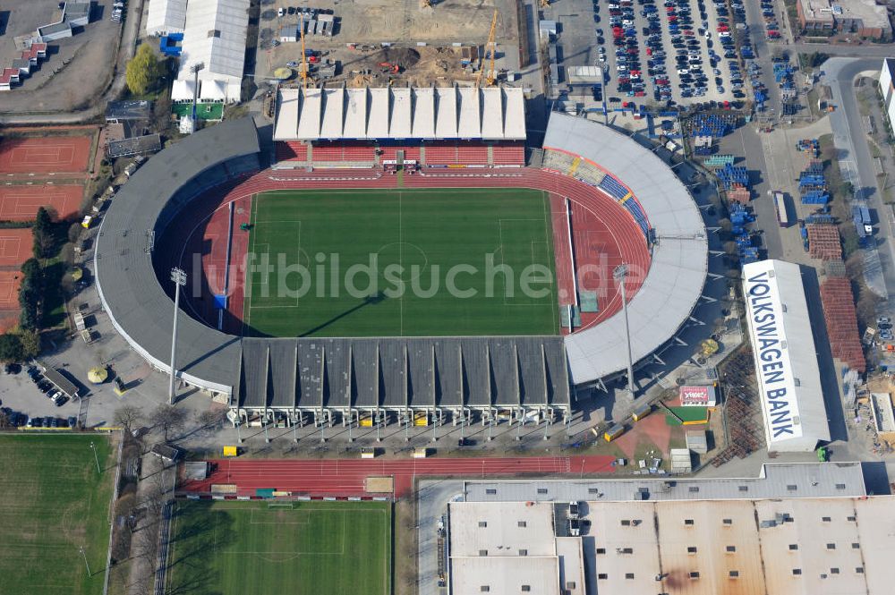 Luftaufnahme Braunschweig - Umbau der Haupttribühne am Eintracht- Stadion in Braunschweig