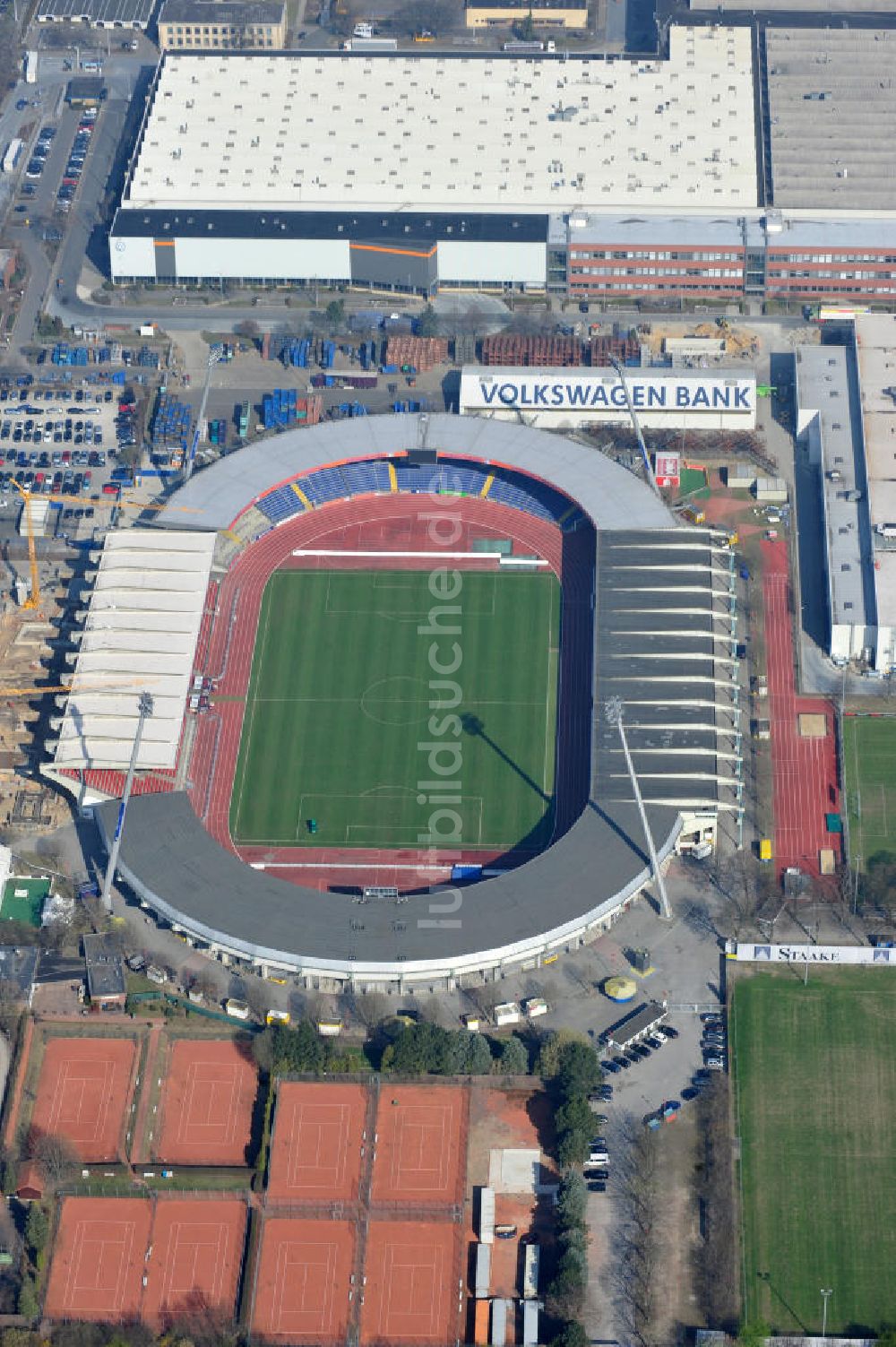 Luftbild Braunschweig - Umbau der Haupttribühne am Eintracht- Stadion in Braunschweig