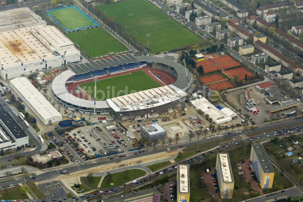 Braunschweig von oben - Umbau der Haupttribühne am Eintracht-Stadion in Braunschweig im Bundesland Niedersachsen