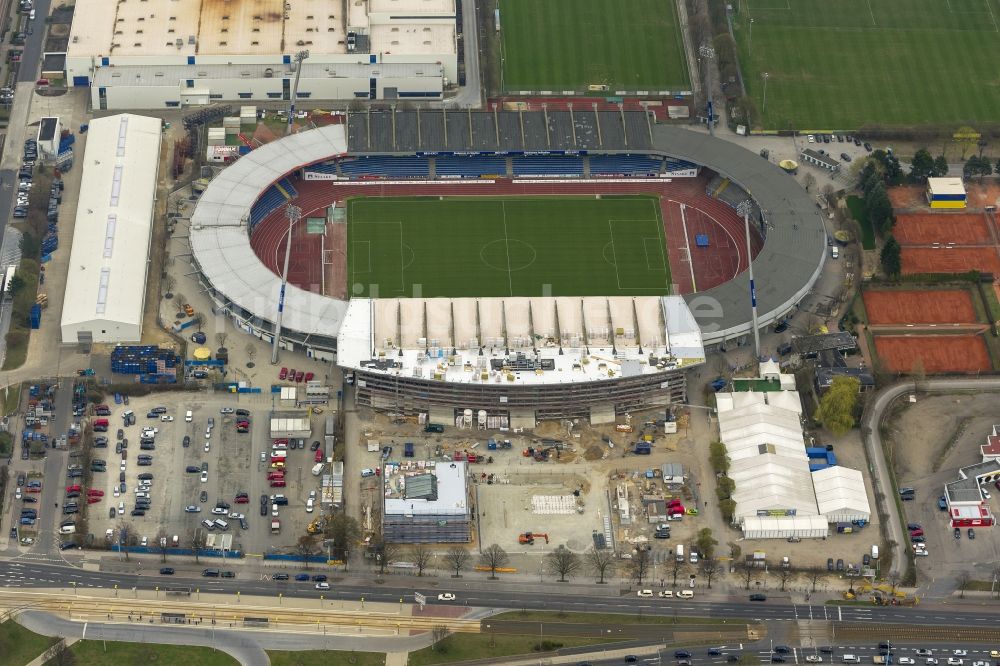 Braunschweig aus der Vogelperspektive: Umbau der Haupttribühne am Eintracht-Stadion in Braunschweig im Bundesland Niedersachsen