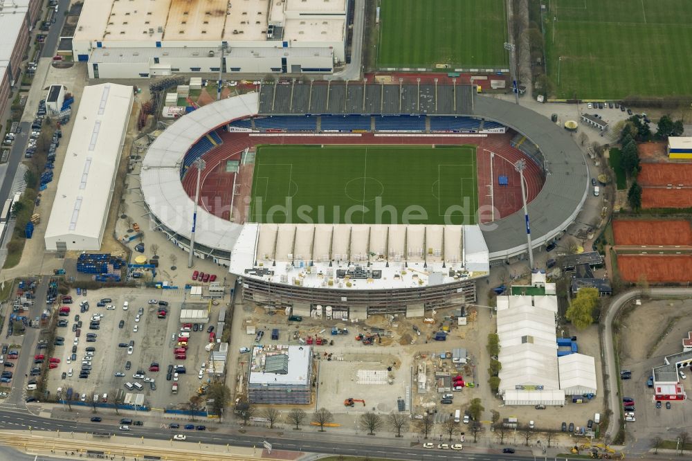 Luftaufnahme Braunschweig - Umbau der Haupttribühne am Eintracht-Stadion in Braunschweig im Bundesland Niedersachsen