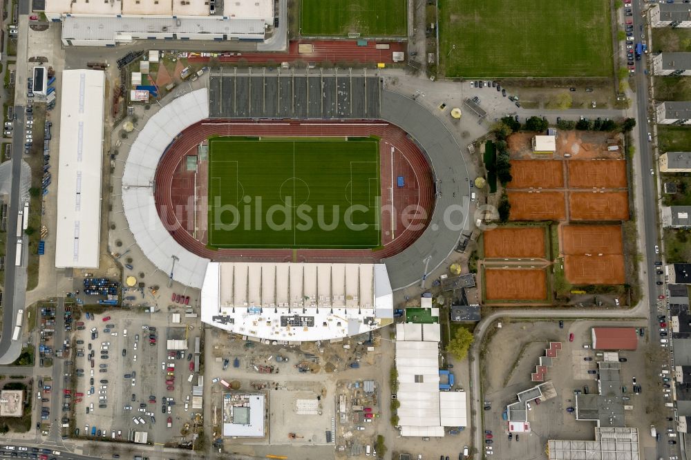 Luftaufnahme Braunschweig - Umbau der Haupttribühne am Eintracht-Stadion in Braunschweig im Bundesland Niedersachsen