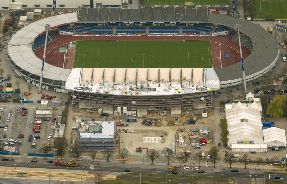 Luftaufnahme Braunschweig - Umbau der Haupttribühne am Eintracht-Stadion in Braunschweig im Bundesland Niedersachsen