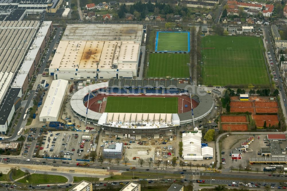 Braunschweig von oben - Umbau der Haupttribühne am Eintracht-Stadion in Braunschweig im Bundesland Niedersachsen