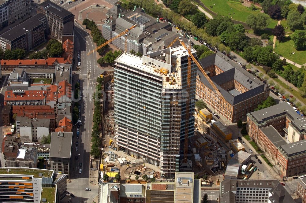 Hamburg aus der Vogelperspektive: Umbau des Hochhaus- Ensemble Emporio-Hochhaus im Ortsteil Neustadt in Hamburg, Deutschland