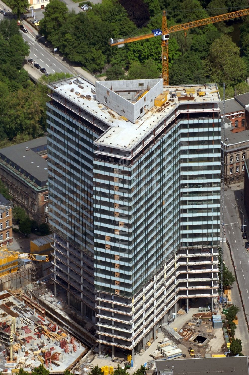 Hamburg von oben - Umbau des Hochhaus- Ensemble Emporio-Hochhaus im Ortsteil Neustadt in Hamburg, Deutschland