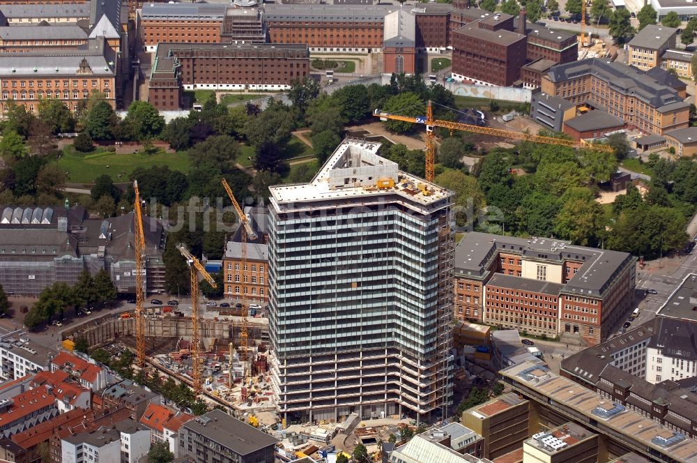 Hamburg aus der Vogelperspektive: Umbau des Hochhaus- Ensemble Emporio-Hochhaus im Ortsteil Neustadt in Hamburg, Deutschland