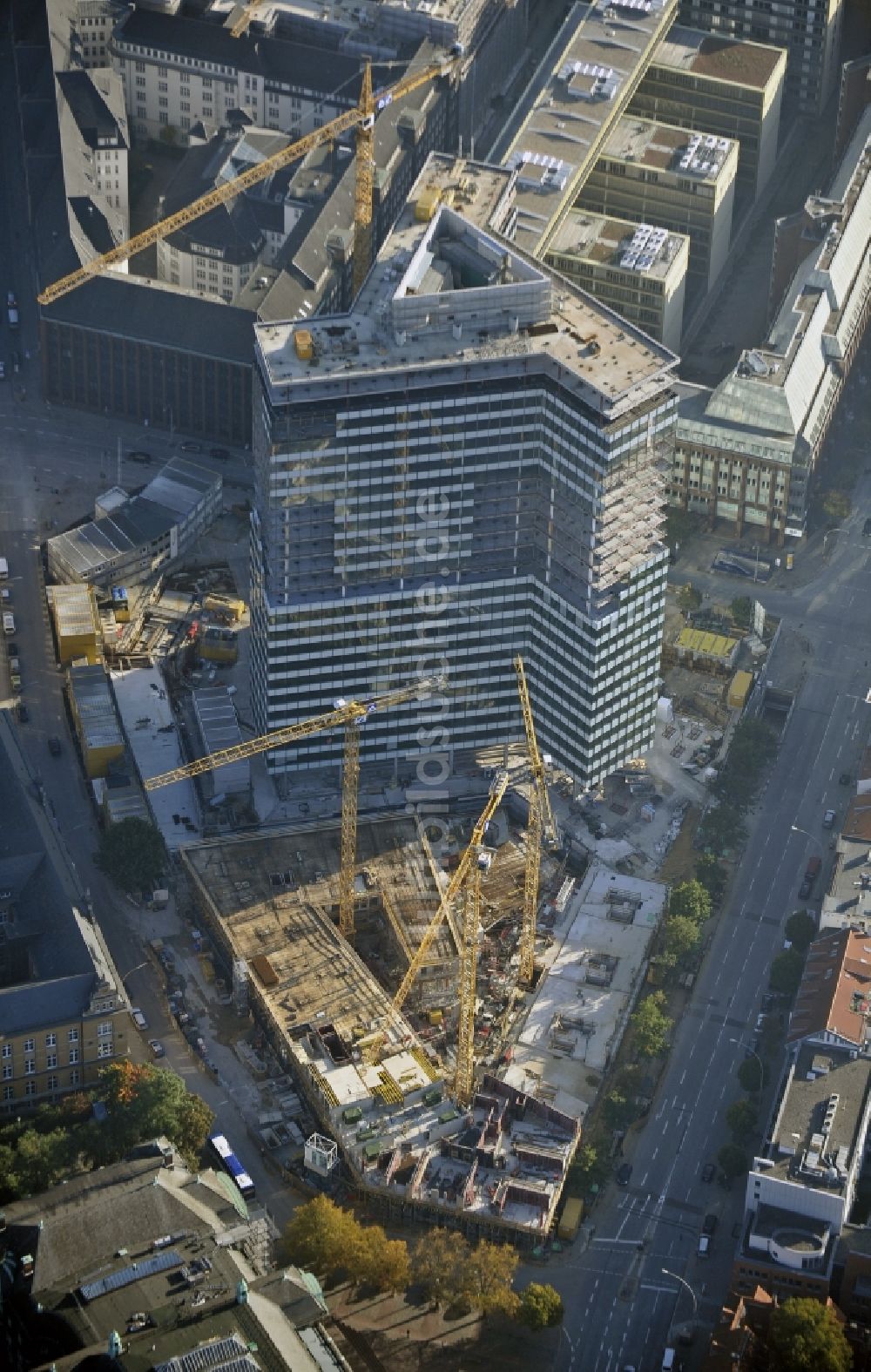 Luftbild Hamburg - Umbau des Hochhaus- Ensemble Emporio-Hochhaus im Ortsteil Neustadt in Hamburg, Deutschland