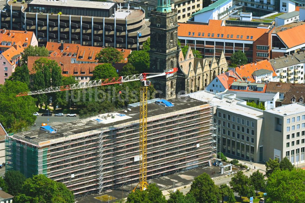 Hannover aus der Vogelperspektive: Umbau der Hotelanlage des Hochhauses in Hannover im Bundesland Niedersachsen, Deutschland