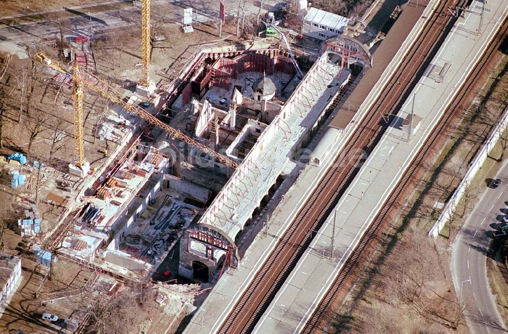 Luftaufnahme Potsdam - Umbau des Kaiserbahnhofes in Potsdam zur Bahnakademie Firmen: 1) HochTief Construction AG <www