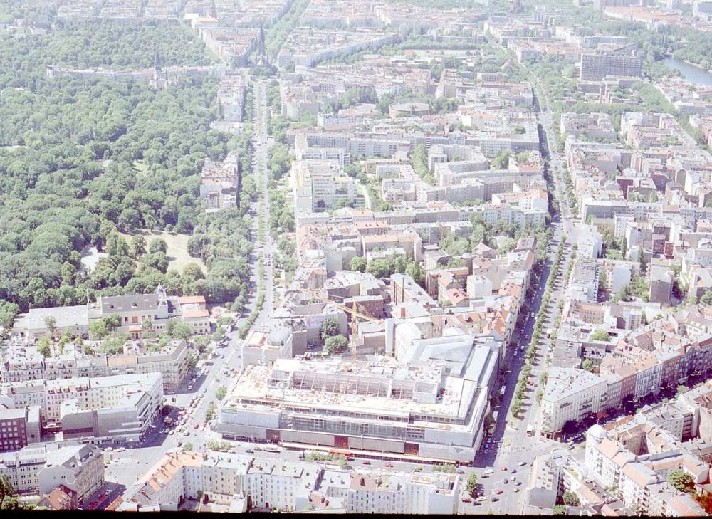 Berlin - Tempelhof von oben - Umbau des KARSTADT- Filiale am Hermannplatz in Berlin-Tempelhof.