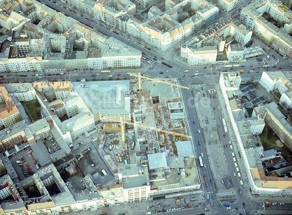 Berlin - Neuköln von oben - Umbau des KARSTADT - Kaufhauses am Hermannplatz