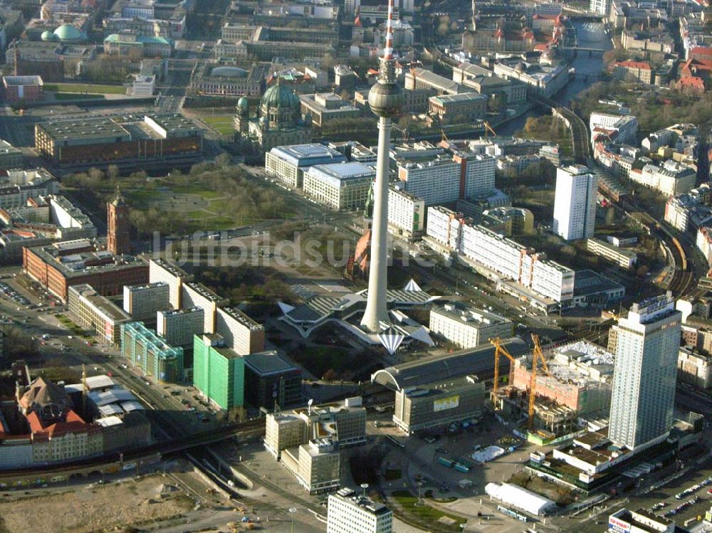 Berlin von oben - Umbau des Kauf Hof Einkaufhauses Alexanderplatz Berlin