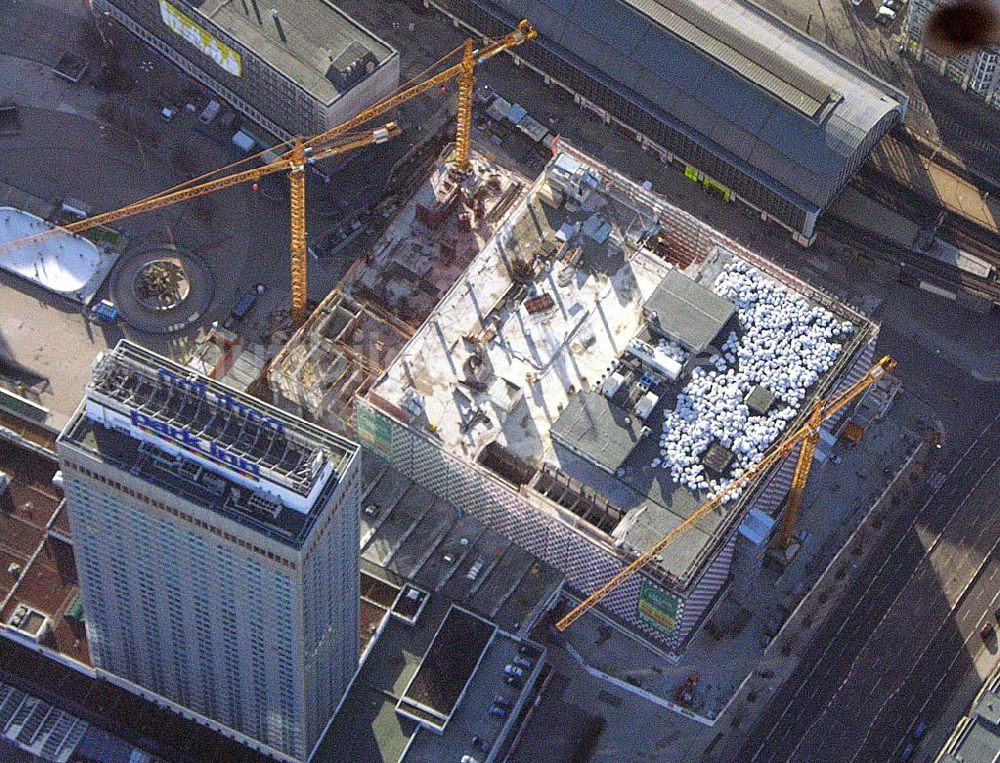 Berlin aus der Vogelperspektive: Umbau des Kauf Hof Einkaufhauses Alexanderplatz Berlin