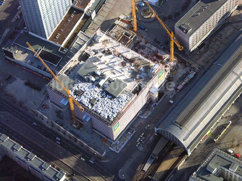 Berlin aus der Vogelperspektive: Umbau des Kauf Hof Einkaufhauses Alexanderplatz Berlin