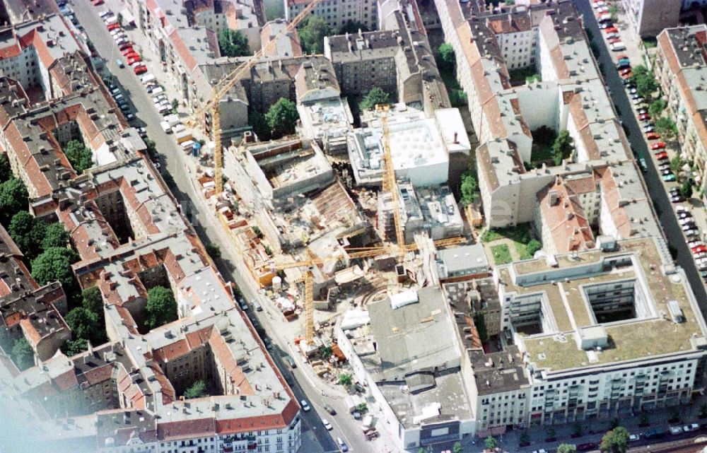 Berlin-Prenzlauer Berg aus der Vogelperspektive: Umbau des Kinos Colosseum an der Schönhauser Allee