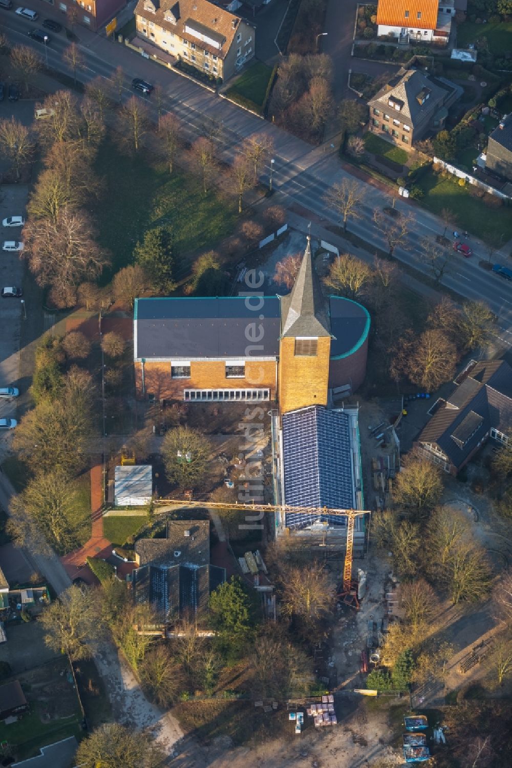 Dorsten von oben - Umbau am Kirchengebäude der St.-Johannes-Kirche an der Marler Straße in Dorsten im Bundesland Nordrhein-Westfalen, Deutschland