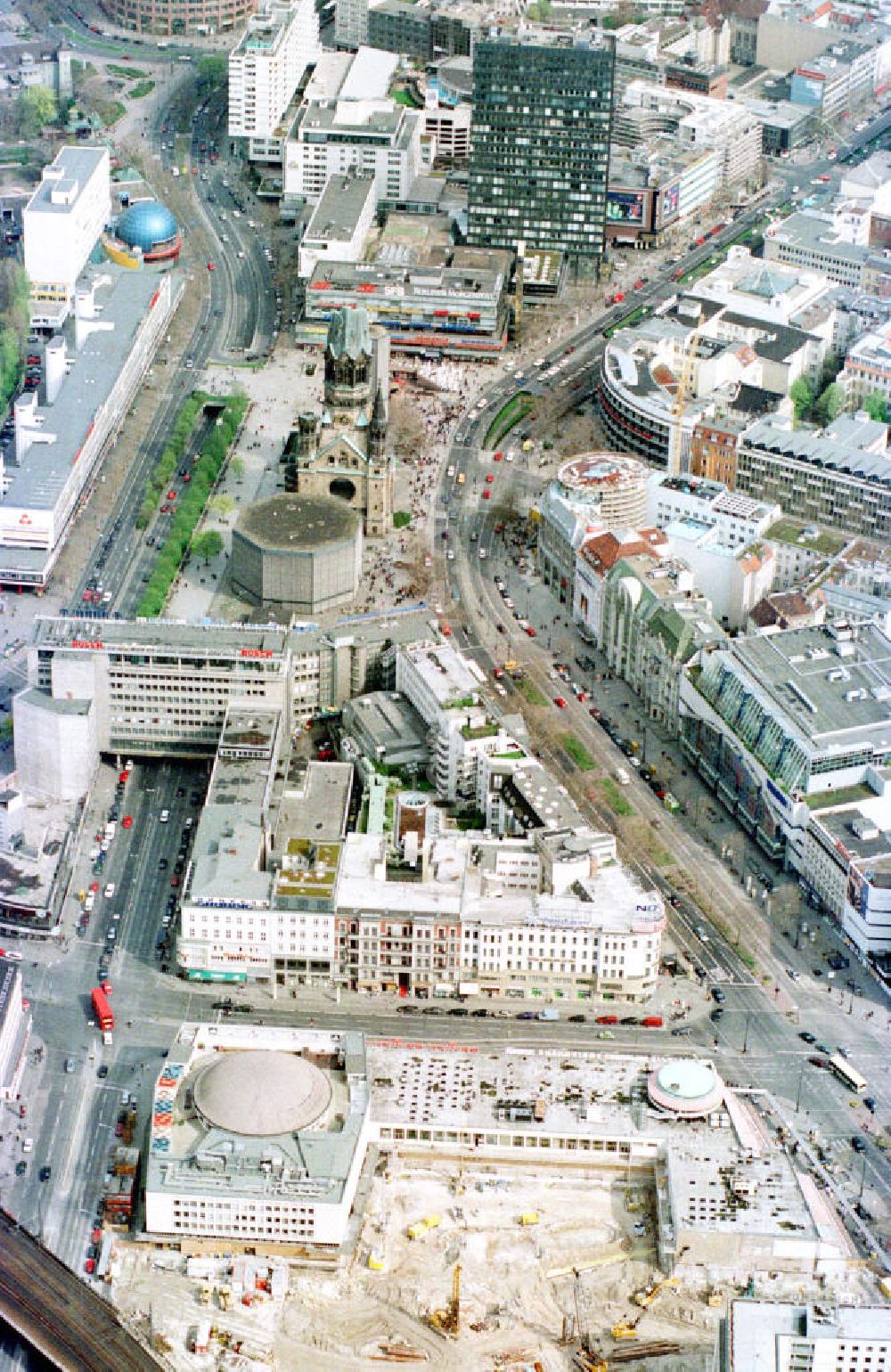 Luftaufnahme Berlin - Charlottenburg - Umbau des Kranzlerecks am Kurfürstendamm in Charlottenburg.