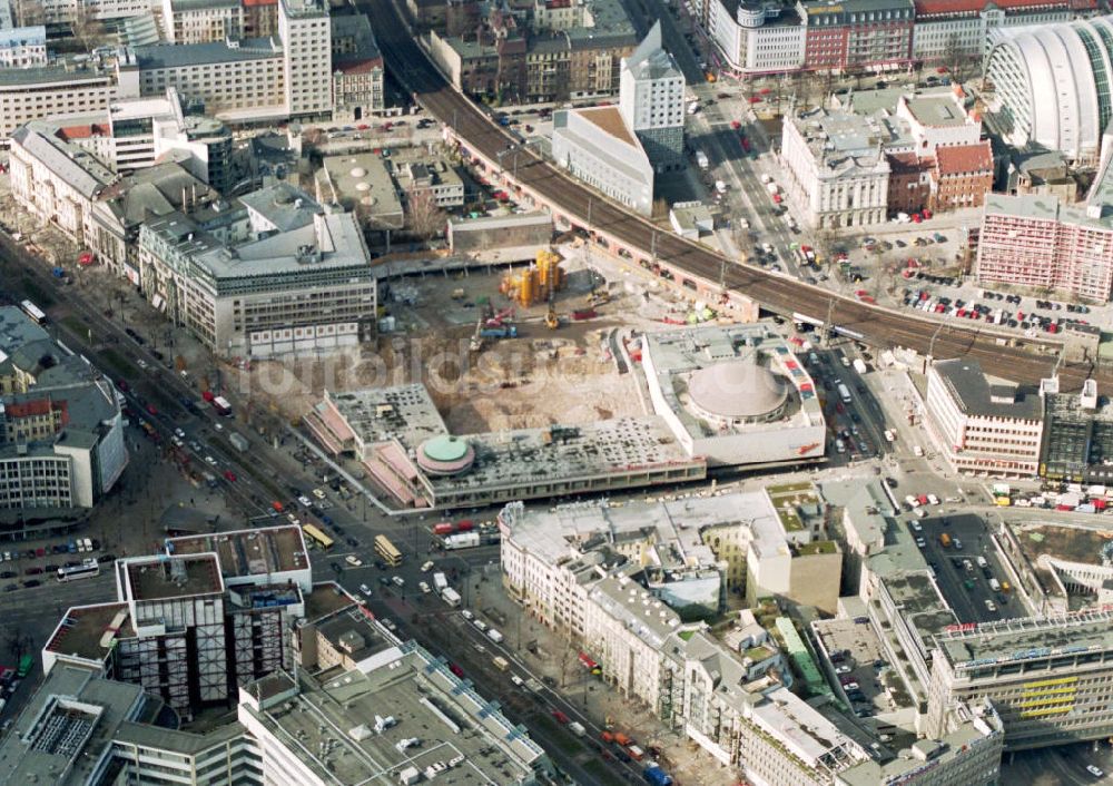 Luftbild Berlin-Tiergarten - Umbau des Kurfürstendamm am Bereich des Kaffee Kranzler und Fertigstellung des Ludwig-Erhard-Hauses (Börse-IHK)