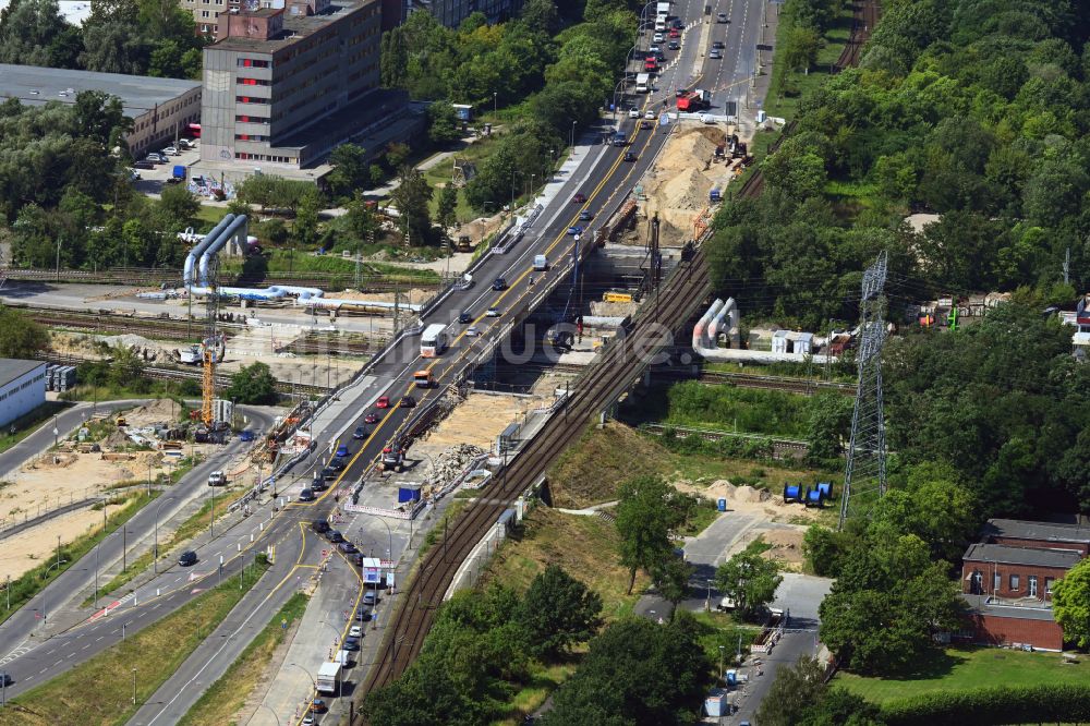 Luftbild Berlin - Umbau der Marzahner Knotens des Brückenbauwerk Marzahner Brücke in Berlin, Deutschland