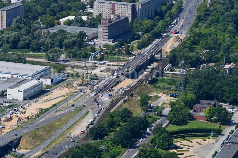 Berlin von oben - Umbau der Marzahner Knotens des Brückenbauwerk Marzahner Brücke in Berlin, Deutschland