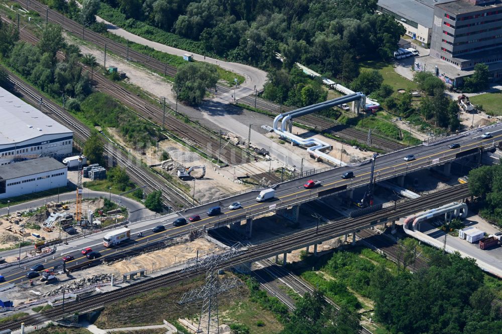 Berlin aus der Vogelperspektive: Umbau der Marzahner Knotens des Brückenbauwerk Marzahner Brücke in Berlin, Deutschland