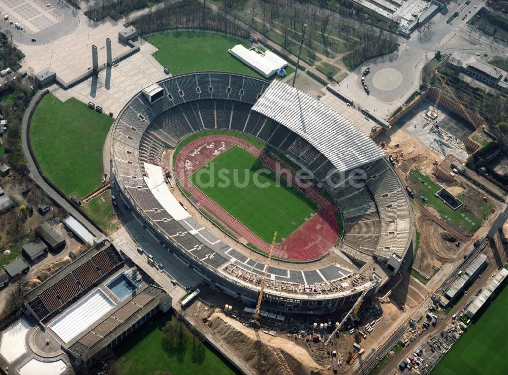 Berlin von oben - Umbau / Modernisierung Olympiastadion Berlin