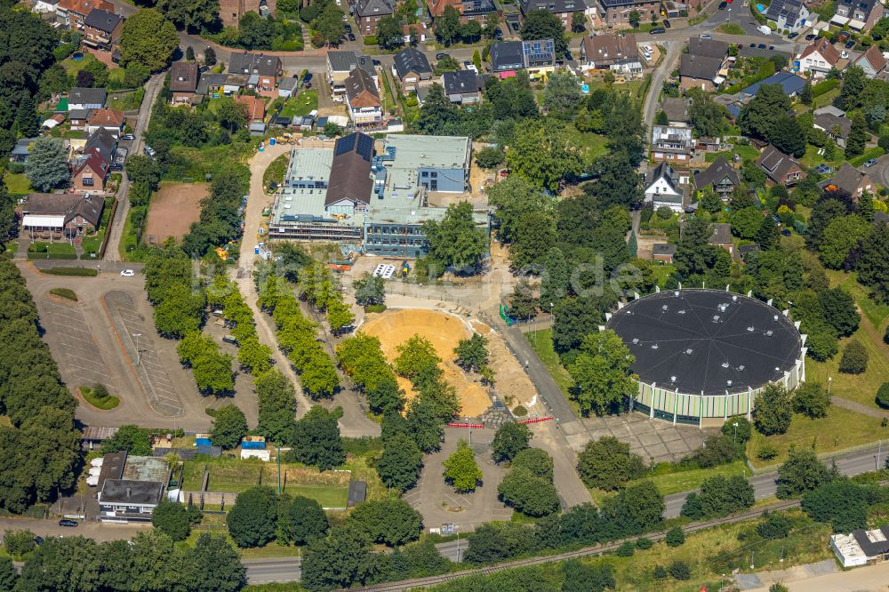 Wesel aus der Vogelperspektive: Umbau und Modernisierung des Schulgebäudes Gemeinschaftsgrundschule Fusternberg in Wesel im Bundesland Nordrhein-Westfalen, Deutschland