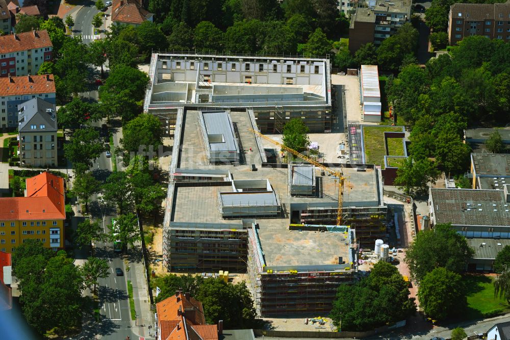 Hannover von oben - Umbau und Modernisierung des Schulgebäudes Integrierte Gesamtschule (IGS) in Hannover im Bundesland Niedersachsen, Deutschland